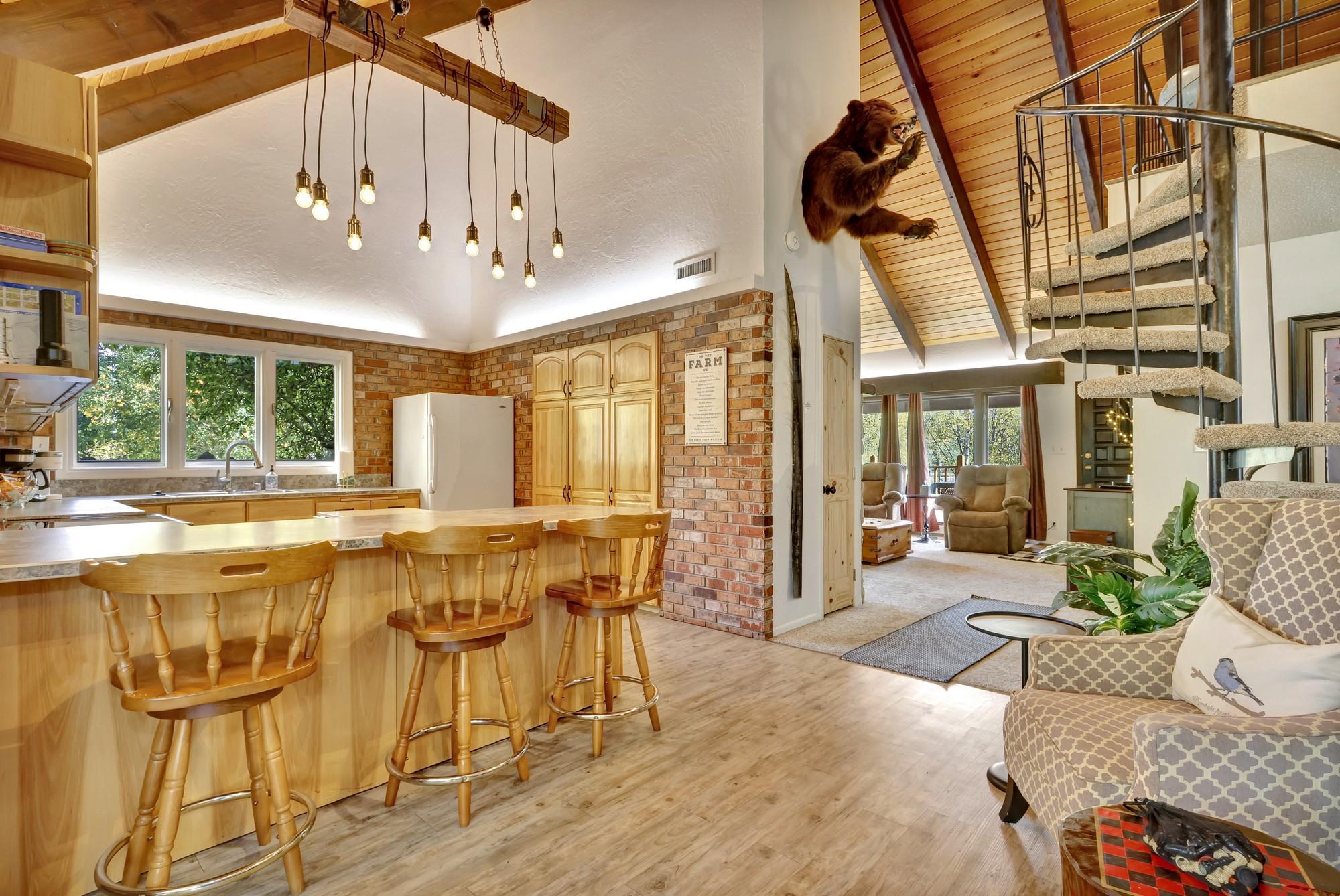 Alaskan Ranch House thumbnail 5