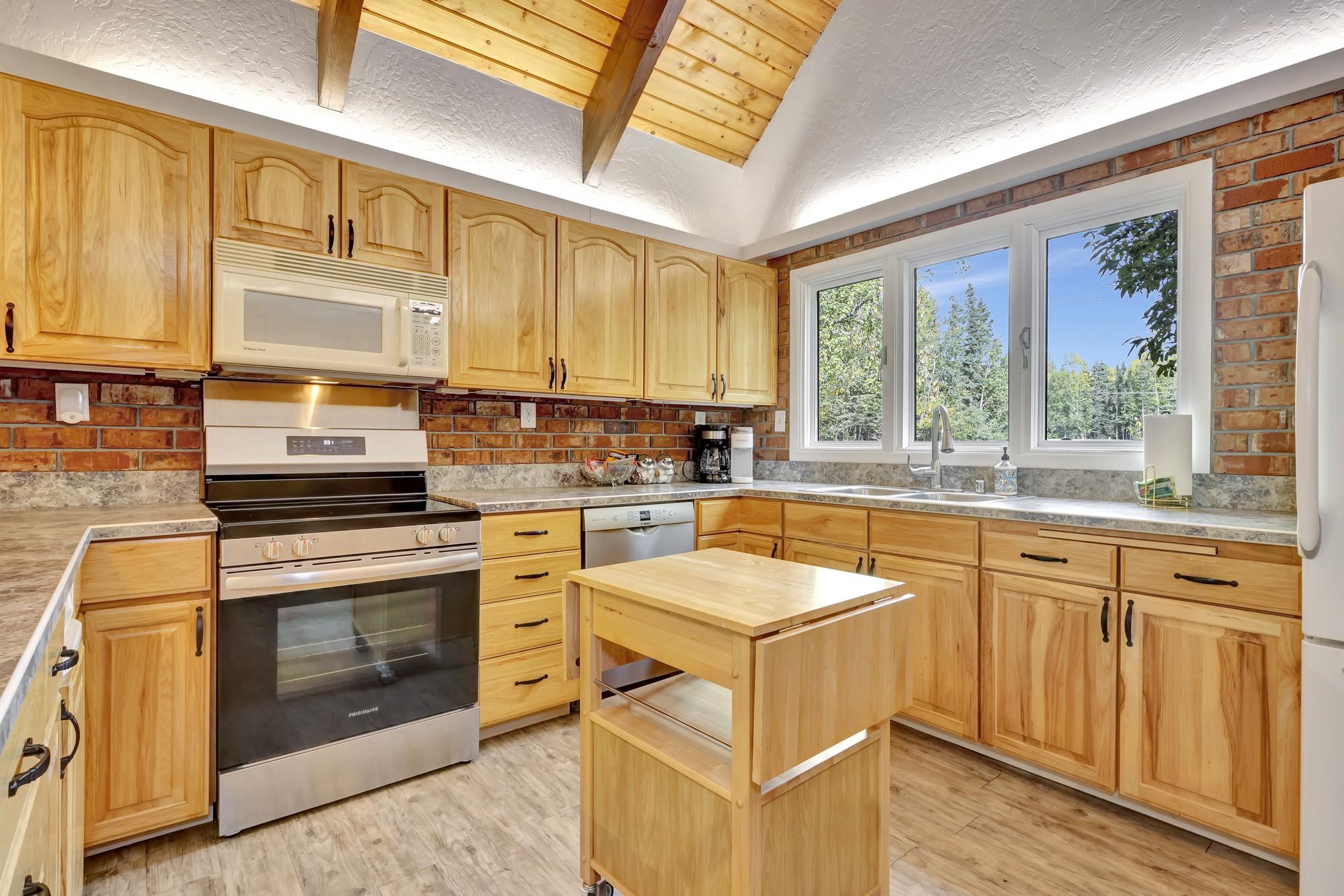 Alaskan Ranch House thumbnail 6