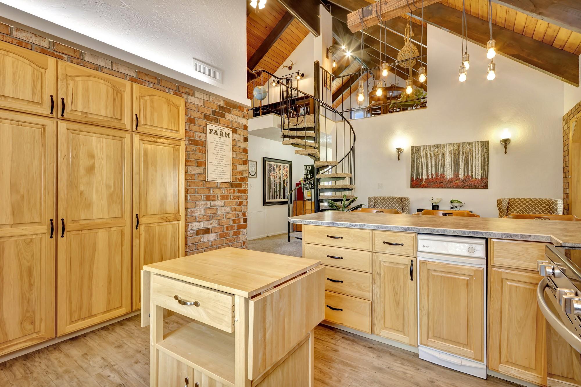 Alaskan Ranch House thumbnail 7