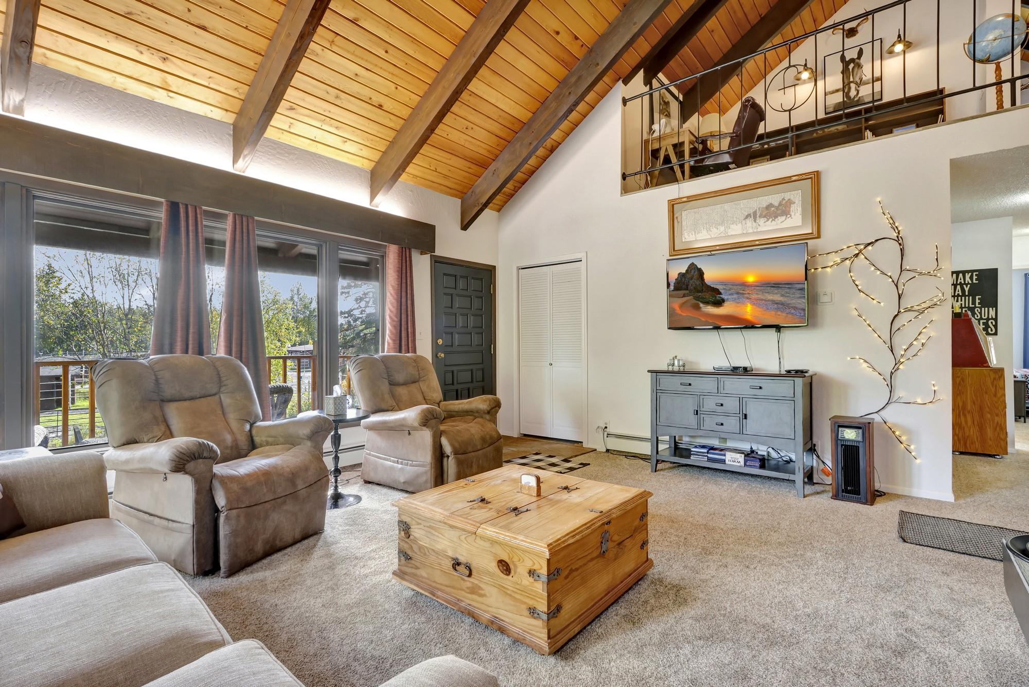 Alaskan Ranch House thumbnail 3